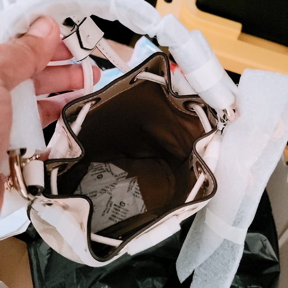 Dempsey Signature Bucket Bag - Picture 7 of 8